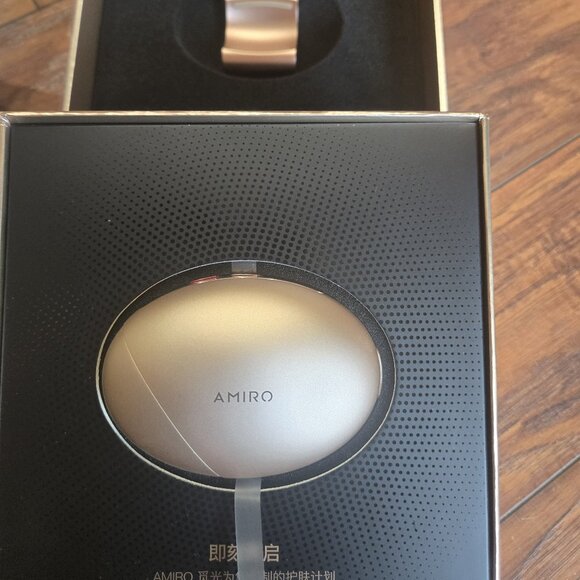 AMIRO S2 Seal RF Skin Tightening Device Bundle, Includes gel and masks - Picture 2 of 5